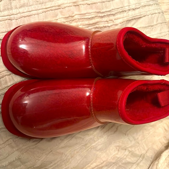 NEW red Ugg boot - Picture 2 of 5